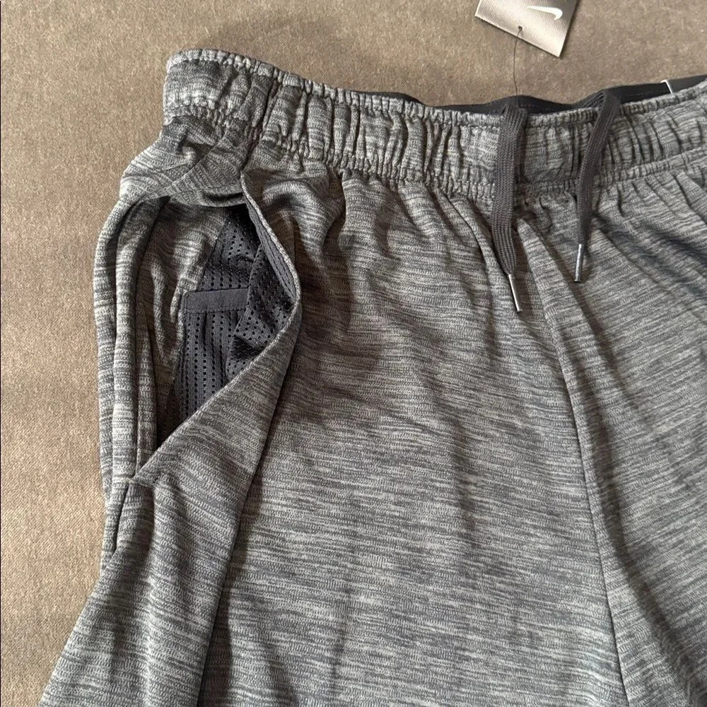 Nike Dry Men’s Gray Training Shorts Standard Fit Size M NWT